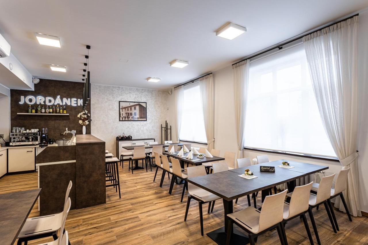 Hotel Jordanek Opocno ภายนอก รูปภาพ