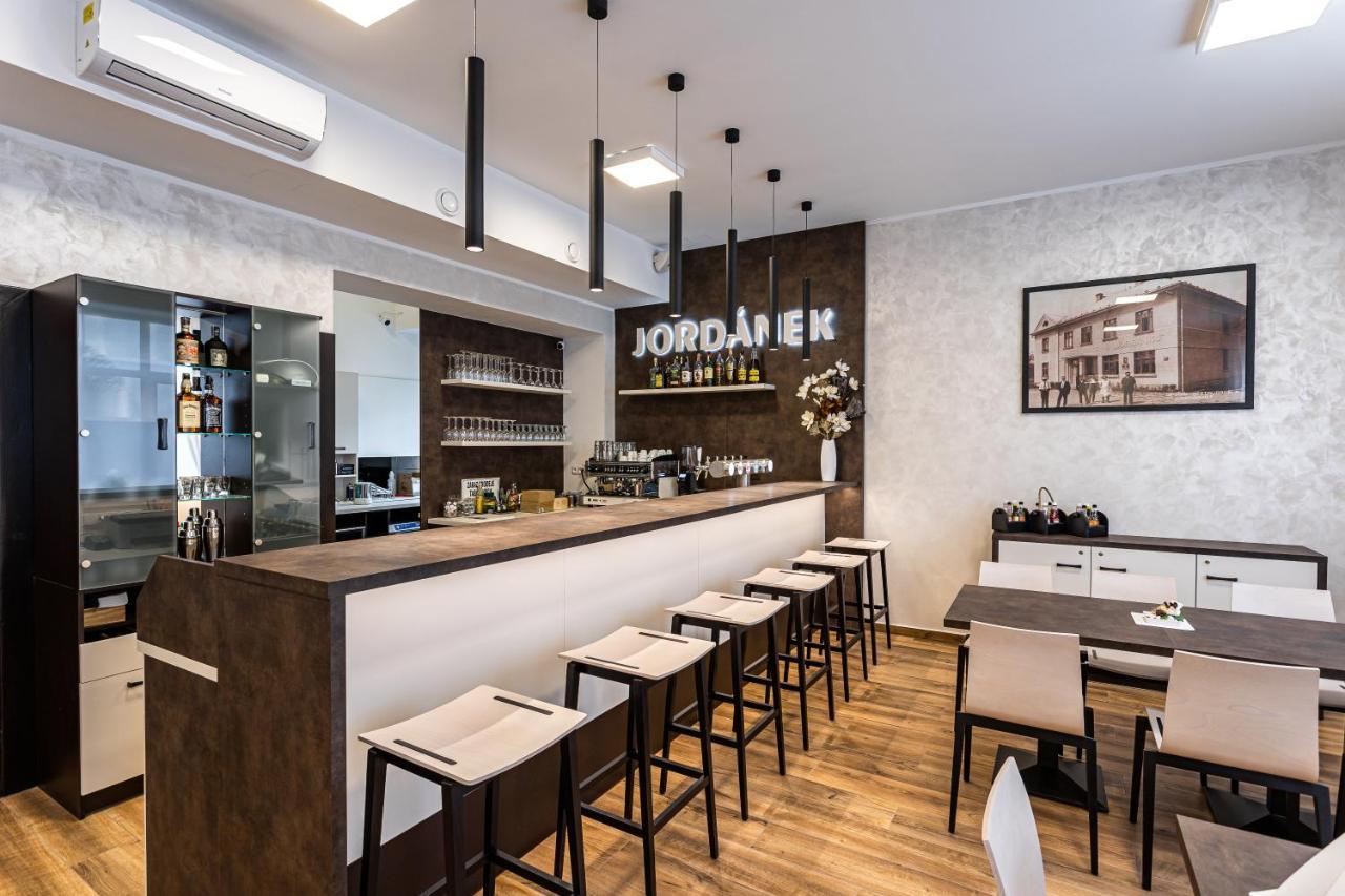 Hotel Jordanek Opocno ภายนอก รูปภาพ