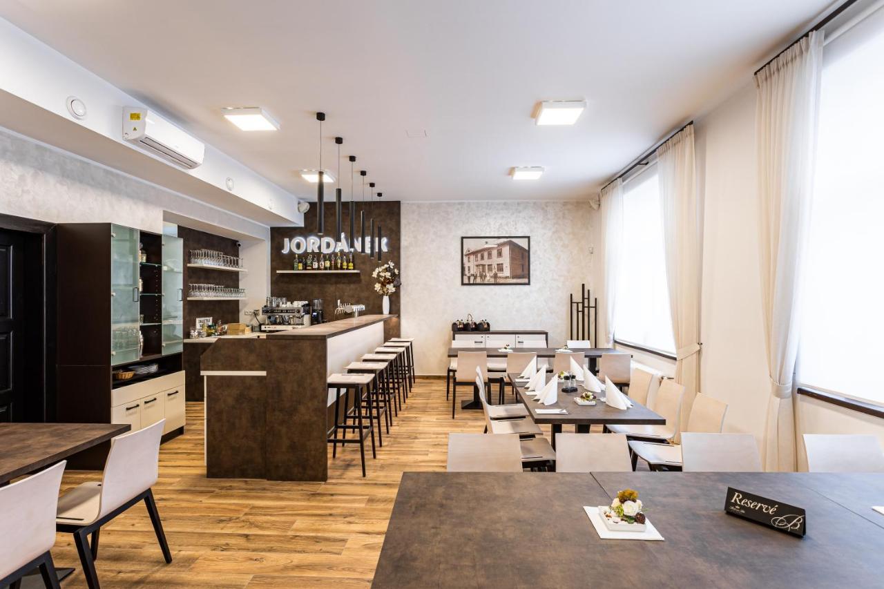Hotel Jordanek Opocno ภายนอก รูปภาพ