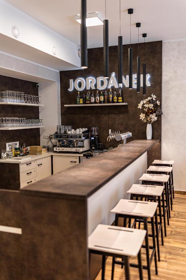Hotel Jordanek Opocno ภายนอก รูปภาพ
