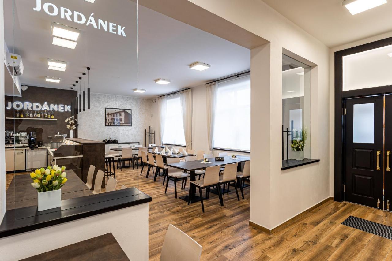 Hotel Jordanek Opocno ภายนอก รูปภาพ