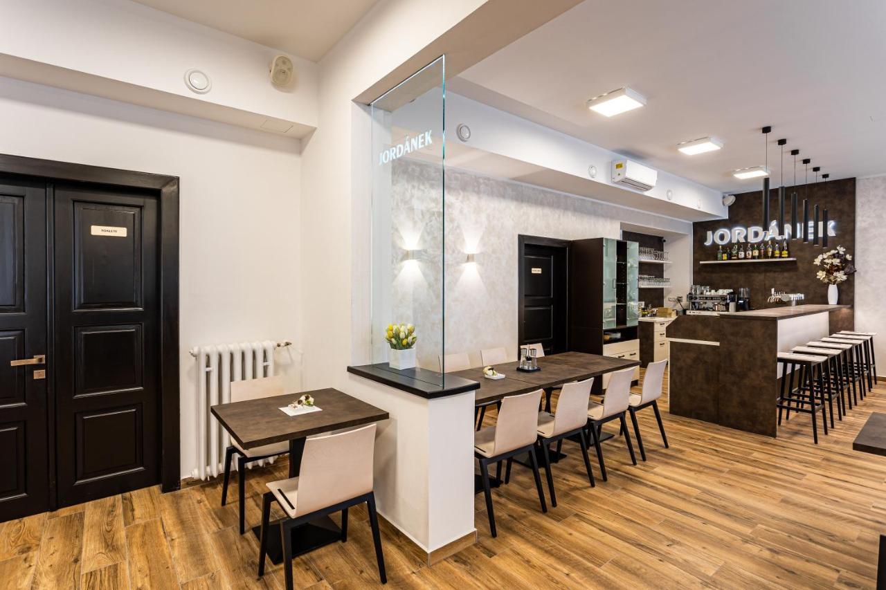 Hotel Jordanek Opocno ภายนอก รูปภาพ