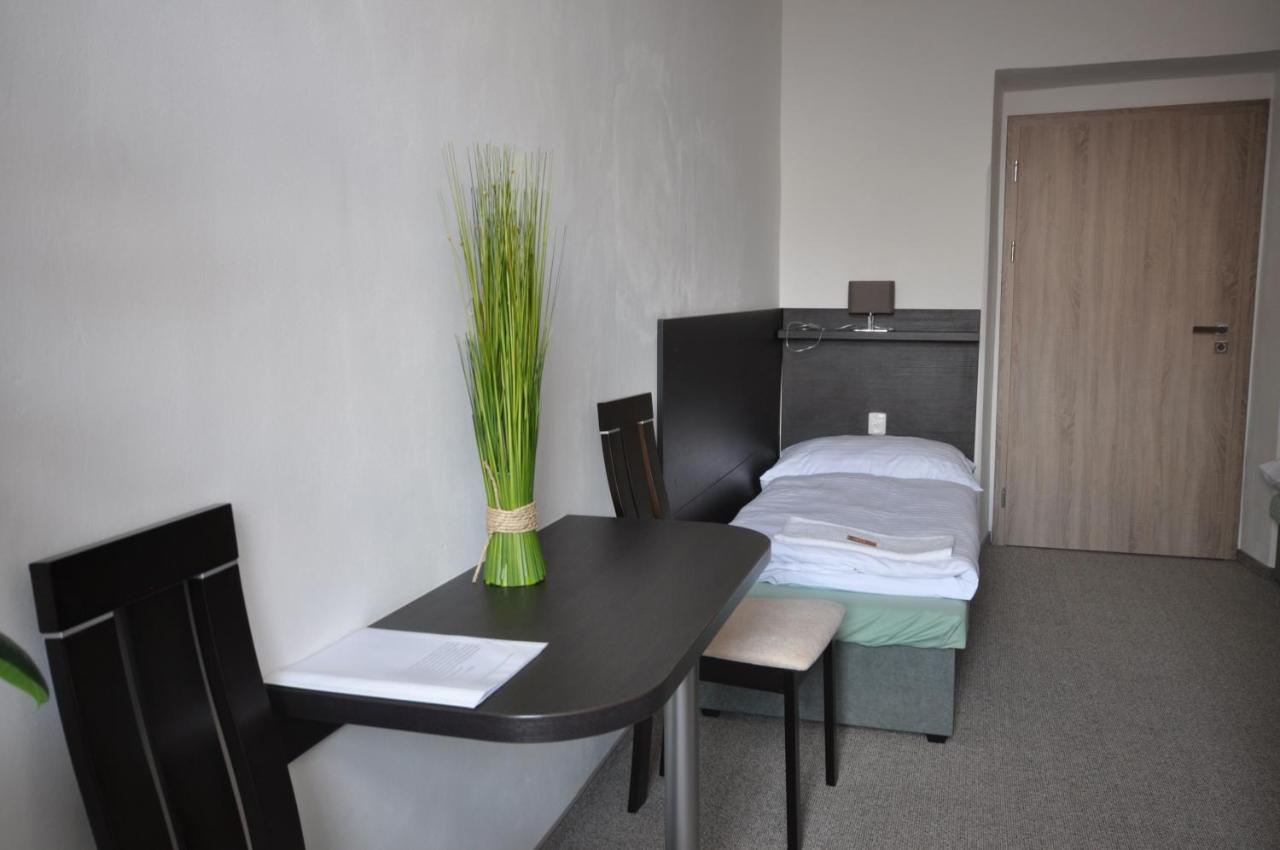 Hotel Jordanek Opocno ภายนอก รูปภาพ