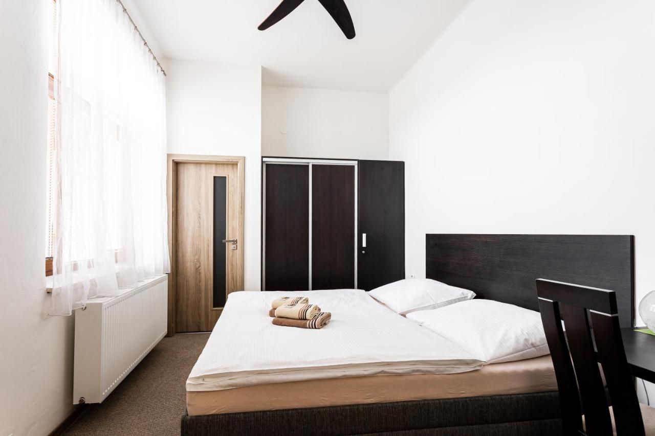 Hotel Jordanek Opocno ภายนอก รูปภาพ