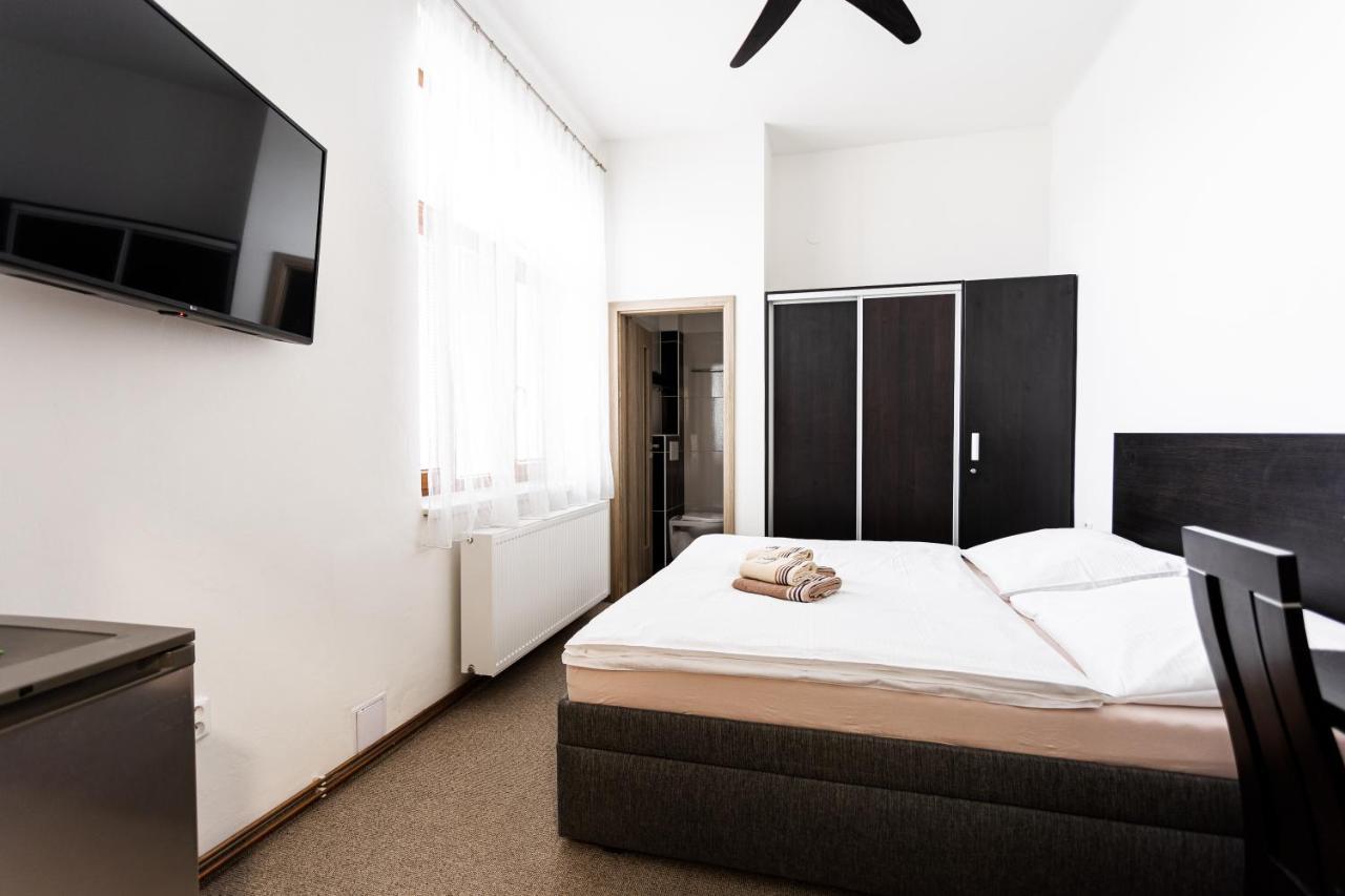 Hotel Jordanek Opocno ภายนอก รูปภาพ