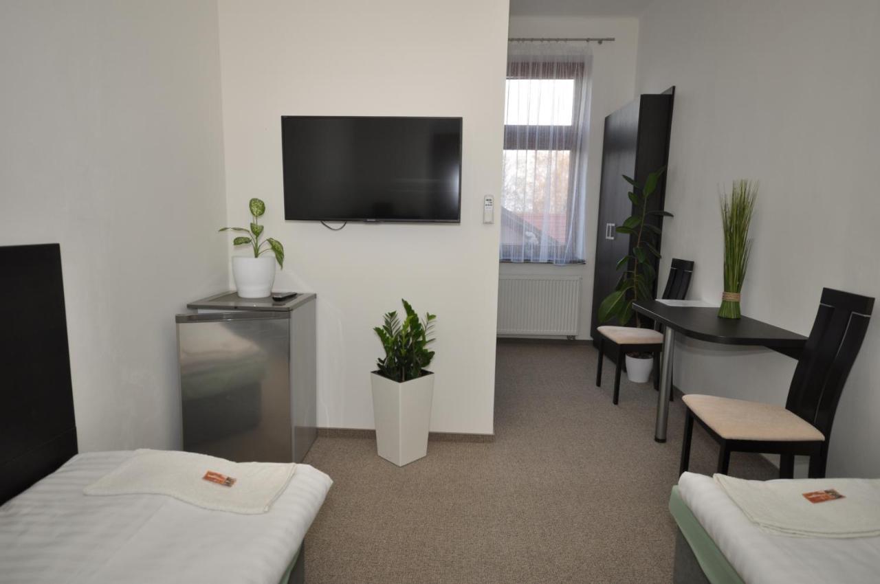 Hotel Jordanek Opocno ภายนอก รูปภาพ