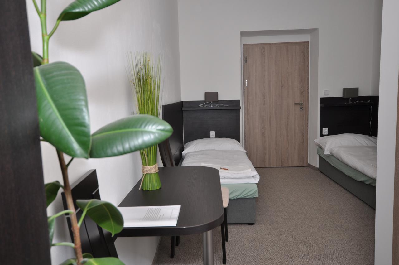 Hotel Jordanek Opocno ภายนอก รูปภาพ