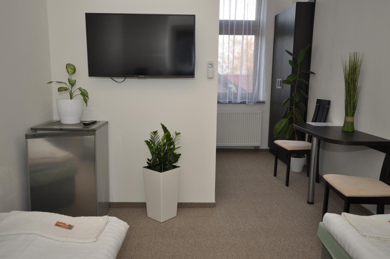 Hotel Jordanek Opocno ภายนอก รูปภาพ