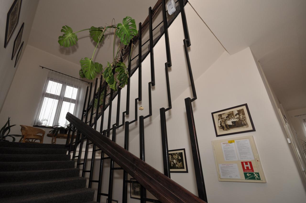 Hotel Jordanek Opocno ภายนอก รูปภาพ