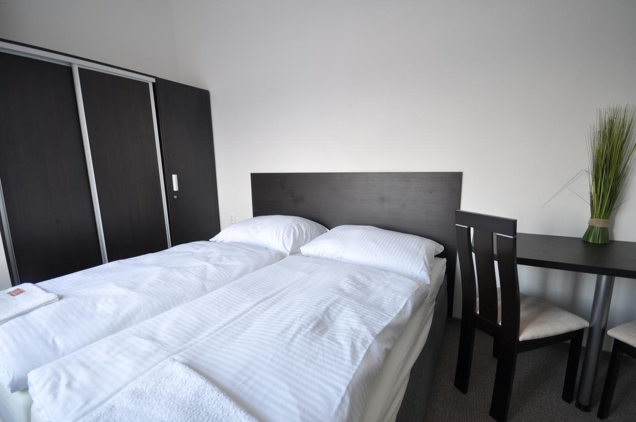 Hotel Jordanek Opocno ภายนอก รูปภาพ