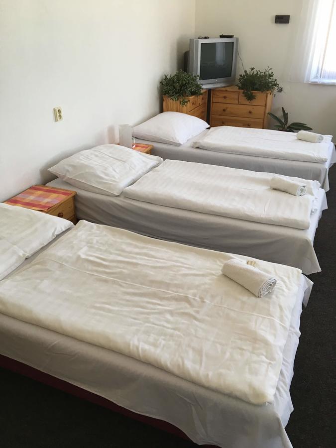 Hotel Jordanek Opocno ภายนอก รูปภาพ