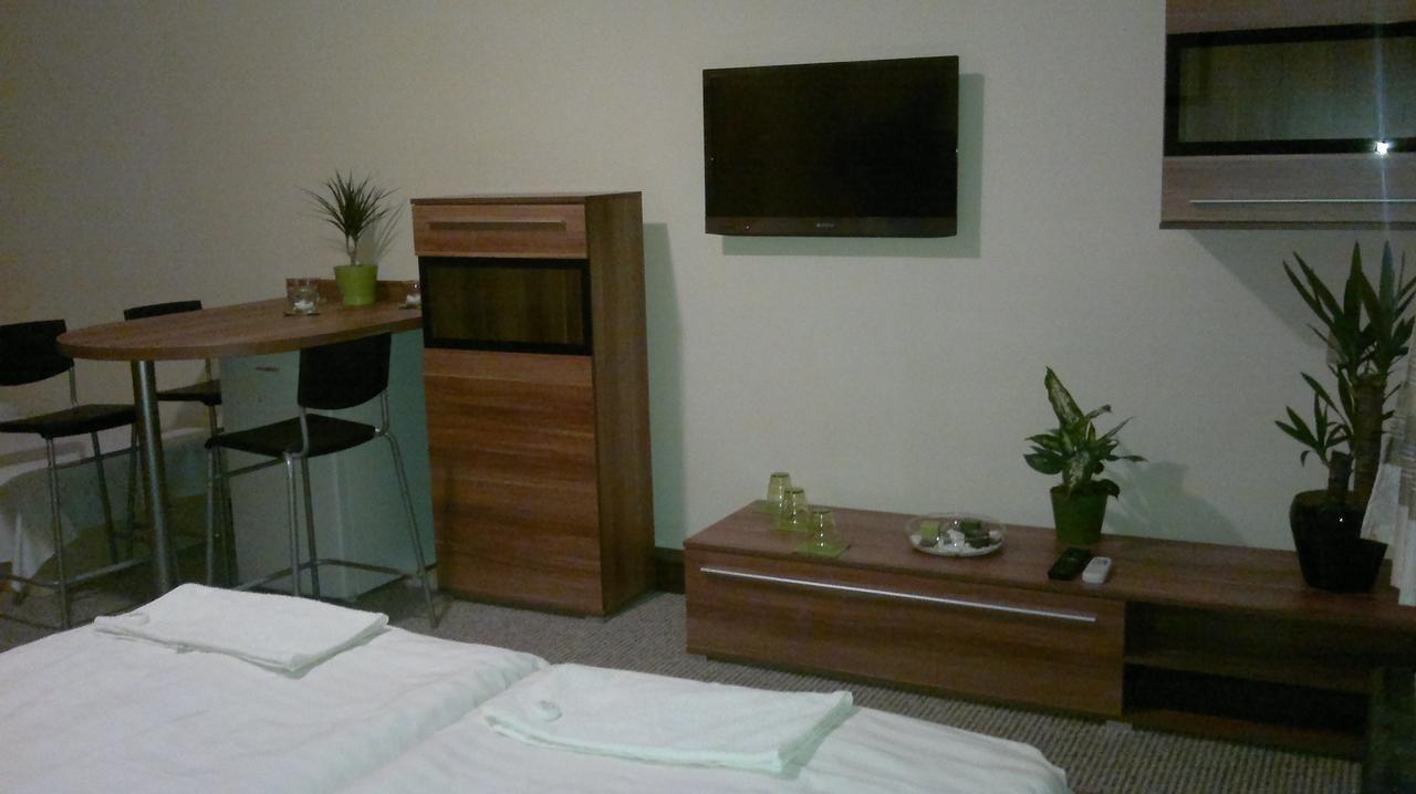 Hotel Jordanek Opocno ภายนอก รูปภาพ
