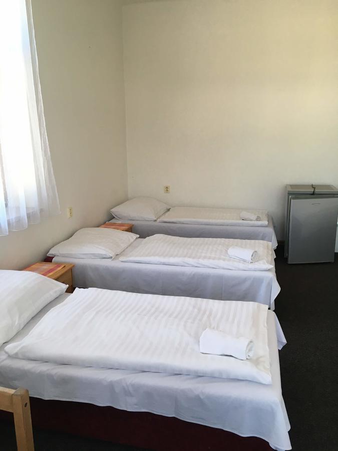 Hotel Jordanek Opocno ภายนอก รูปภาพ