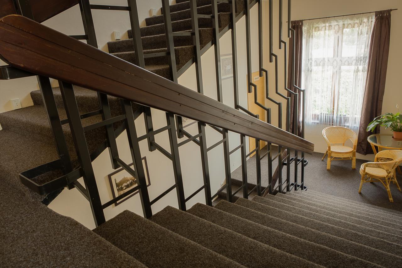 Hotel Jordanek Opocno ภายนอก รูปภาพ