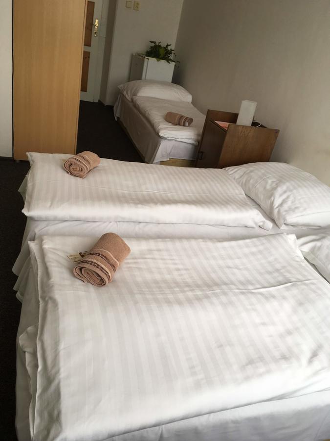Hotel Jordanek Opocno ภายนอก รูปภาพ