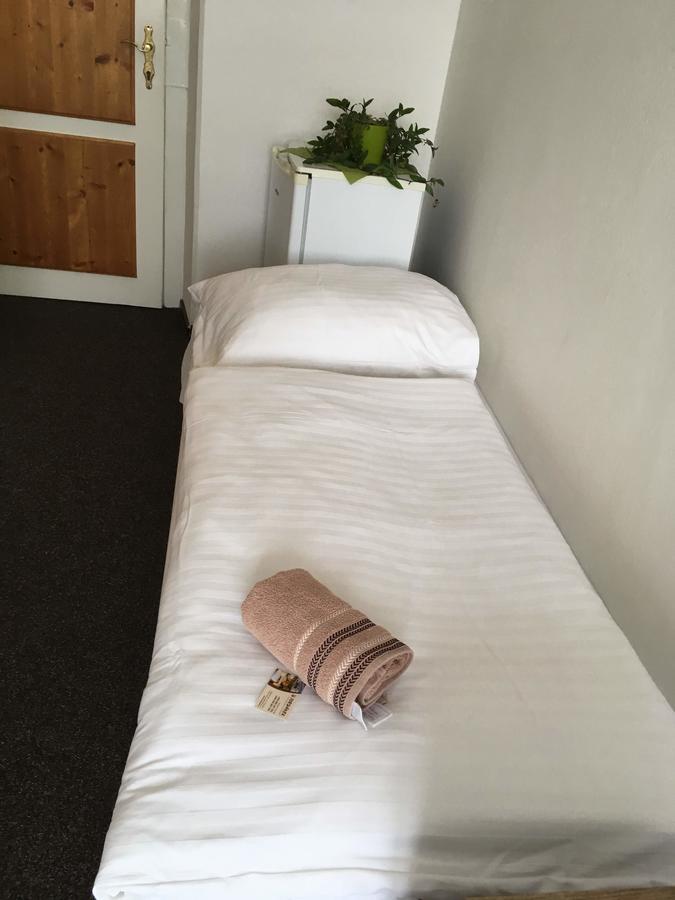 Hotel Jordanek Opocno ภายนอก รูปภาพ
