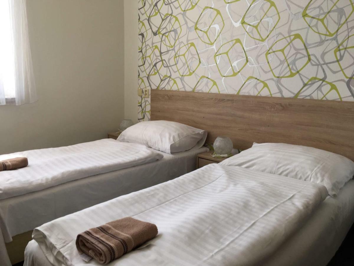 Hotel Jordanek Opocno ภายนอก รูปภาพ